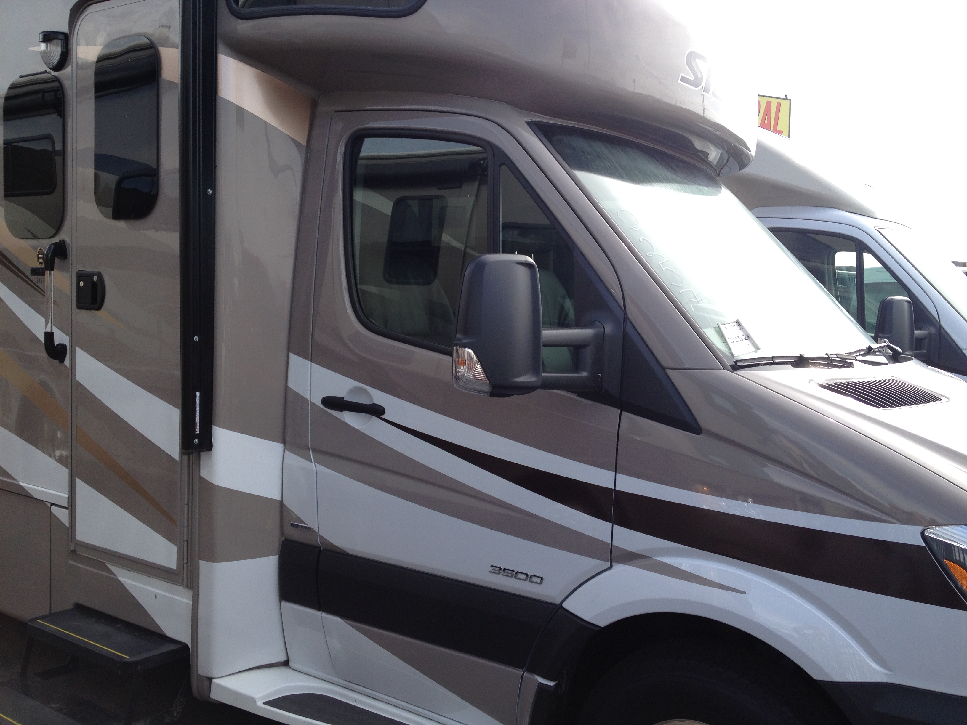 How Much Can You Tow with a Small Motorhome?